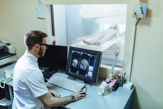 Ressonância magnética da face: exame preciso para detectar tumores na faringe e glândulas salivares